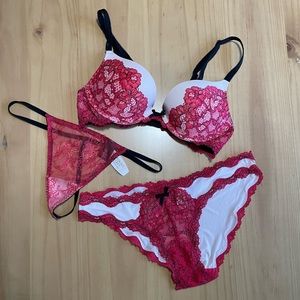 NWT/NWOT matching set: Victoria’s Secret 32b Dream Angels push-up bra & panties